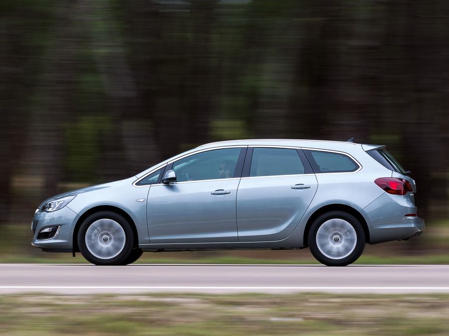  Opel Astra Sports Tourer 2012 года  (фото 13 из 17)
